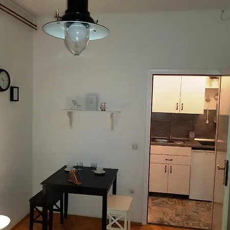 Studio Flat For 2 * マカルスカ