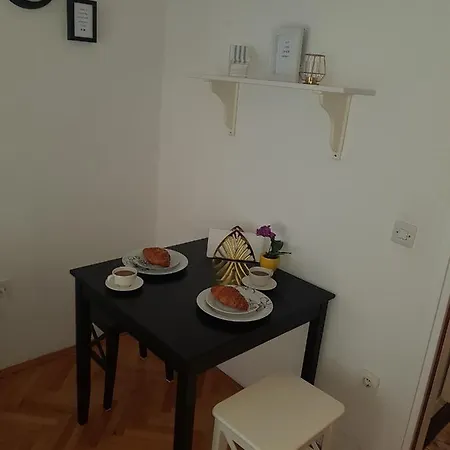 Studio Flat For 2 *
